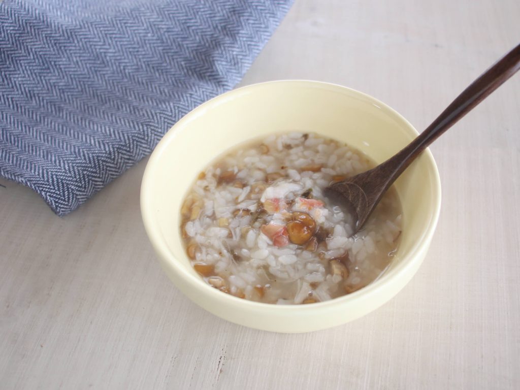 mogcookのお魚離乳食レシピ。魚となめこのあおさ粥。対象：離乳食後期から